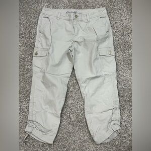 Women’s Eddie Bauer Khaki Cargo Capri Pants Size 8 Like New!
